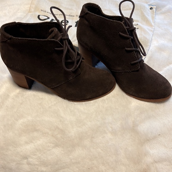 TOMS Brown Suede Lace Booties - Picture 2 of 3